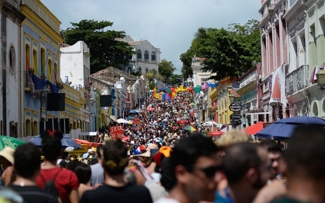 Carnaval é feriado ou ponto facultativo? Posso negociar folga com a empresa? Conheça seus direitos